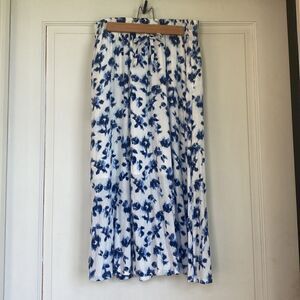 NEW Without Tag Blue And White Floral Midi Skirt